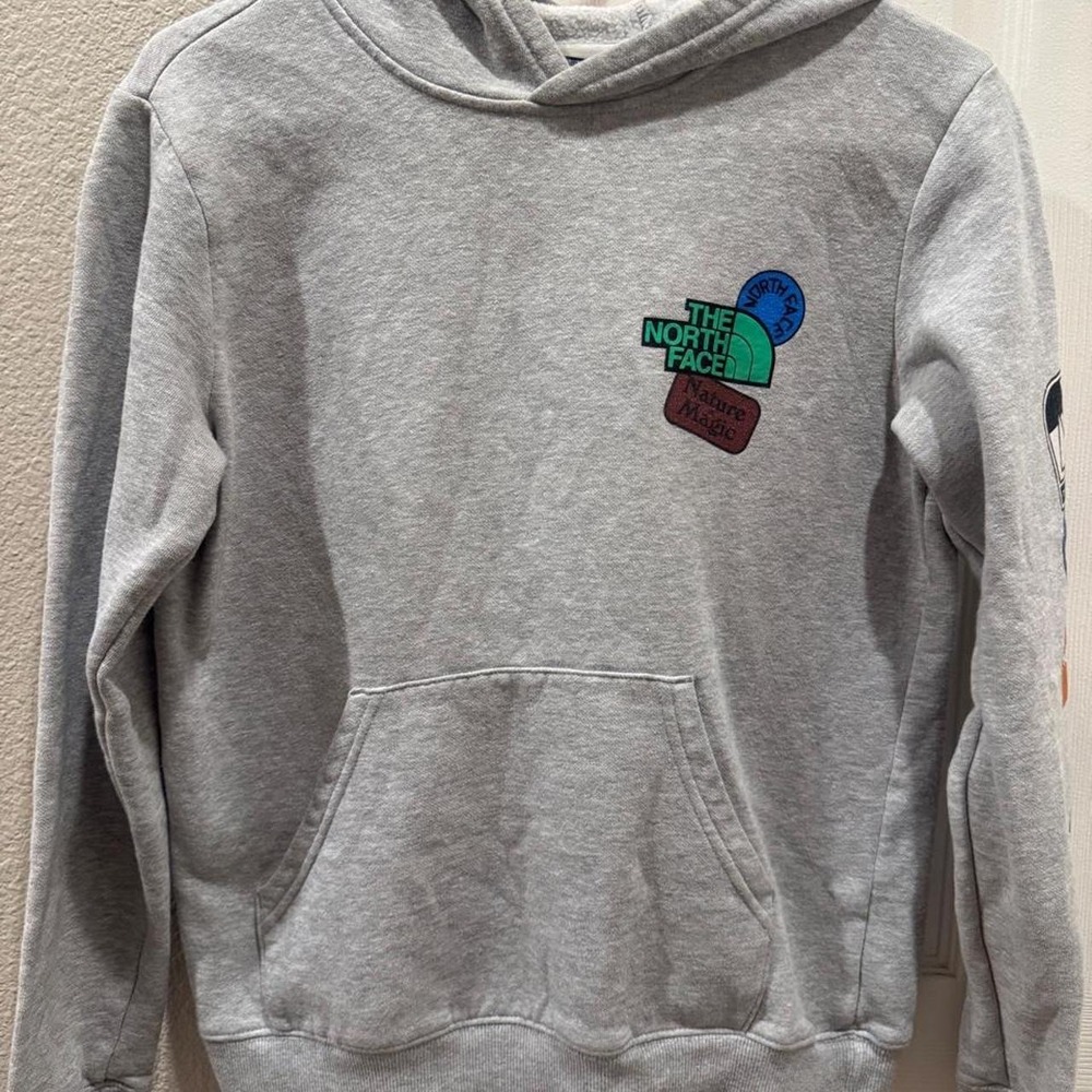 The North Face boys gray hoodie with graphics . size 14-16 / XL